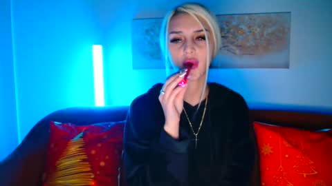 deliciaalove online show from December 16, 7:54 pm