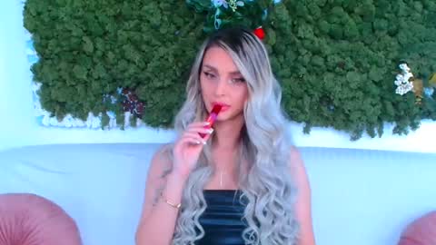 deliciaalove online show from April 8, 7:05 pm