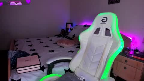 Mila online show from December 17, 6:39 am