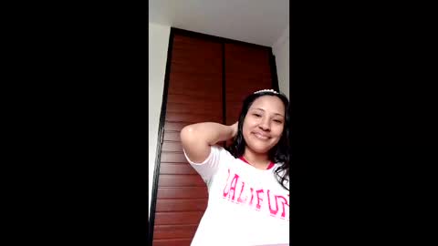 Sarah online show from May 9, 4:31 pm