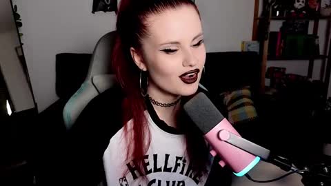 dellacrush_ online show from November 30, 6:12 pm