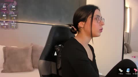 desire online show from December 5, 7:15 pm