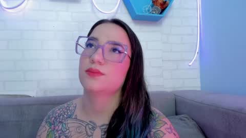 Snapshot of deva_blue chatting on January 30, 4:48 am Deva Blue online show from January 30, 4:48 am