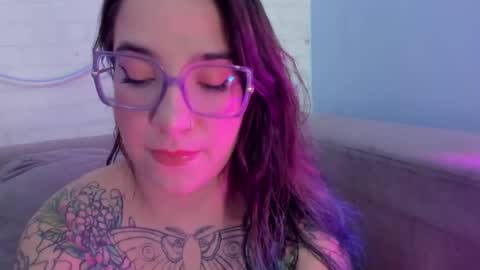 Snapshot of deva_blue chatting on February 10, 12:30 am Deva Blue online show from February 10, 12:30 am