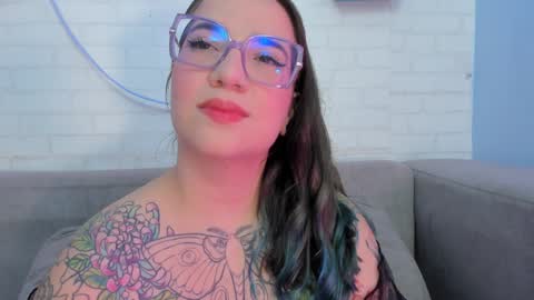 Snapshot of deva_blue chatting on February 7, 4:48 am Deva Blue online show from February 7, 4:48 am