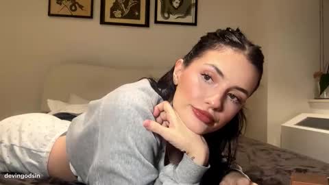 Devin online show from December 15, 12:49 am