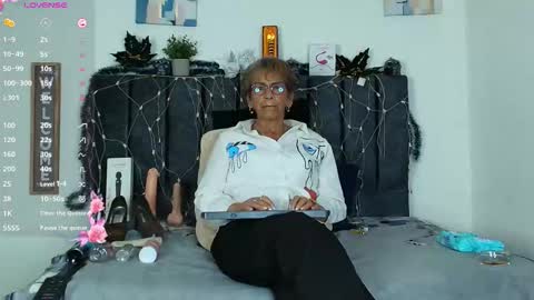 Devora online show from December 5, 7:26 pm