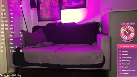 dgtlgrl online show from September 18, 3:32 pm