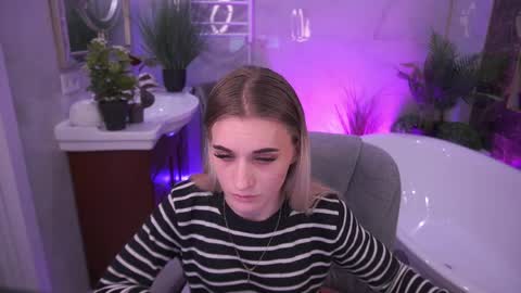 DiamondNina online show from April 18, 7:40 pm