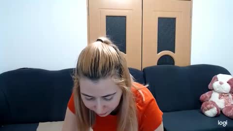 Snapshot of dianasmiey7 chatting on March 3, 9:27 am dianasmiey7 online show from March 3, 9:27 am