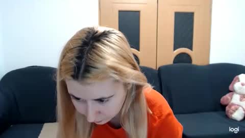 Snapshot of dianasmiey7 chatting on March 7, 9:40 am dianasmiey7 online show from March 7, 9:40 am