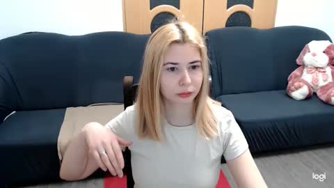 Snapshot of dianasmiey7 chatting on February 18, 8:38 am dianasmiey7 online show from February 18, 8:38 am