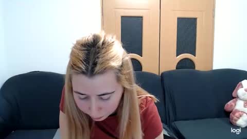 Snapshot of dianasmiey7 chatting on March 9, 6:21 pm dianasmiey7 online show from March 9, 6:21 pm