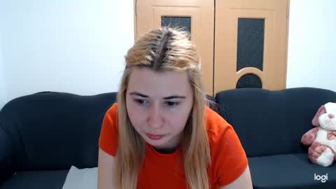 Snapshot of dianasmiey7 chatting on March 7, 8:00 pm dianasmiey7 online show from March 7, 8:00 pm