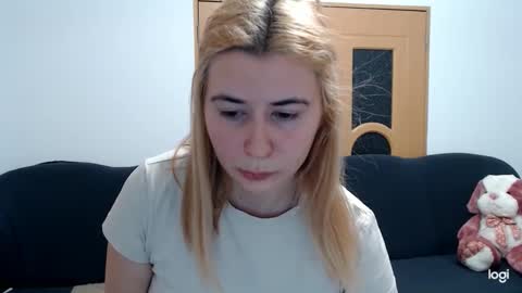 Snapshot of dianasmiey7 chatting on February 18, 6:39 pm dianasmiey7 online show from February 18, 6:39 pm