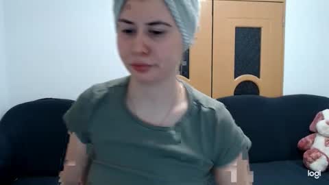 Snapshot of dianasmiey7 chatting on March 5, 8:01 pm dianasmiey7 online show from March 5, 8:01 pm