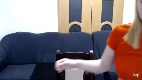 Snapshot of dianasmiey7 chatting on March 10, 8:06 am dianasmiey7 online show from March 10, 8:06 am