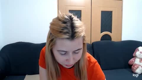 Snapshot of dianasmiey7 chatting on March 10, 6:23 pm dianasmiey7 online show from March 10, 6:23 pm