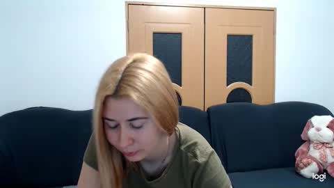 Snapshot of dianasmiey7 chatting on February 9, 8:54 am dianasmiey7 online show from February 9, 8:54 am