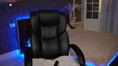 dinacandy online show from February 18, 8:24 am