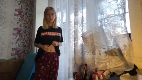 dinorahmroczkowski online show from October 24, 7:59 am