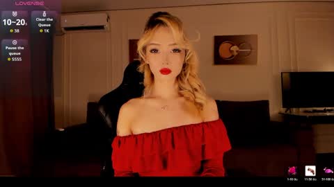 Reina online show from April 11, 1:15 pm