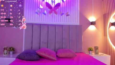 Snapshot of diosa_cristal chatting on March 5, 3:18 am Cristal online show from March 5, 3:18 am