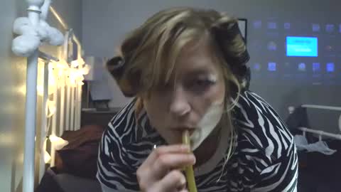 Snapshot of dirtydaisy1998 chatting on December 31, 4:04 pm Daisy Wylde online show from December 31, 4:04 pm