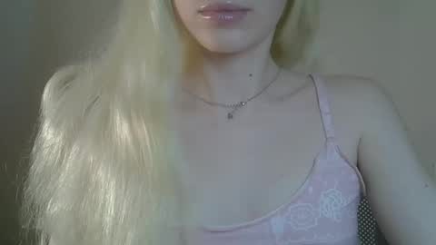 DitaMilton online show from March 9, 9:18 pm