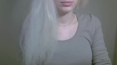 DitaMilton online show from November 3, 3:27 pm