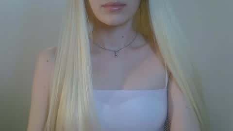 DitaMilton online show from June 25, 7:04 pm