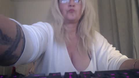 Alexxa online show from April 20, 9:51 pm