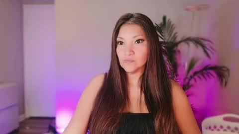 DivineLynn online show from April 30, 2:11 pm