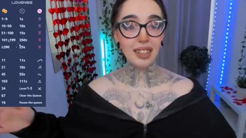 dixipixi_ online show from February 12, 6:26 am