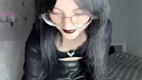 Annie PVT IS OPEN online show from October 27, 10:37 pm