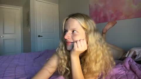 doeeyedpeach online show from July 10, 10:10 pm
