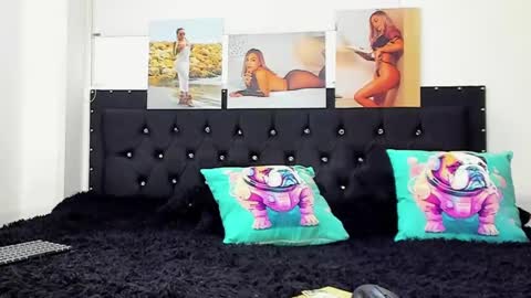 C E L E S T E  online show from January 18, 8:09 pm