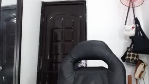 doll_dollys_ online show from January 10, 3:58 pm