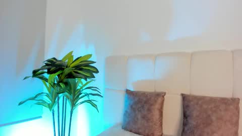 doll_meyleer22 online show from December 17, 10:30 am