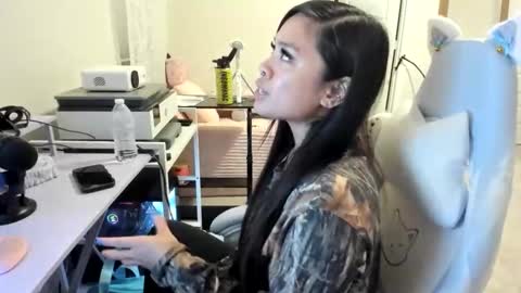 DOLLLFACE online show from March 31, 4:23 am