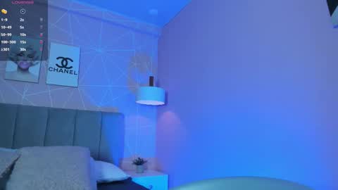 Call me Zoe  online show from November 6, 11:10 pm