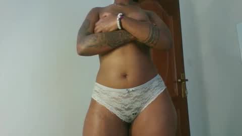 Snapshot of domecesy chatting on October 22, 12:21 pm Amarie noels online show from October 22, 12:21 pm