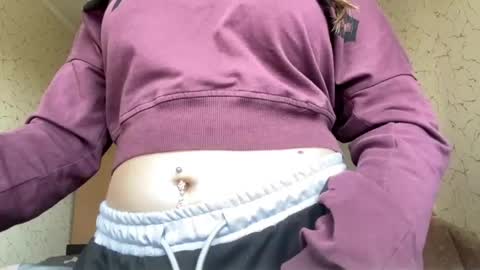 Mia online show from April 18, 9:45 am