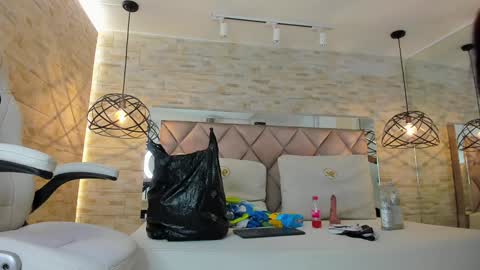  DOROTHY online show from January 23, 2:44 am