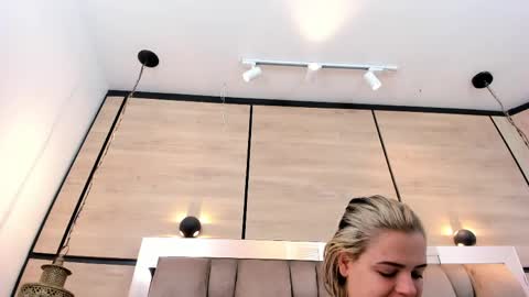  DOROTHY online show from April 21, 3:35 am