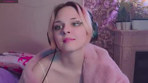 Angie online show from November 9, 11:44 pm