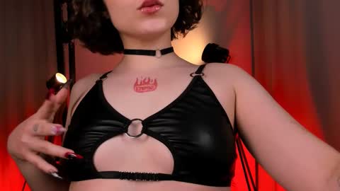 Snapshot of doublee_trouble chatting on March 8, 9:51 pm Eva or Goddess online show from March 8, 9:51 pm
