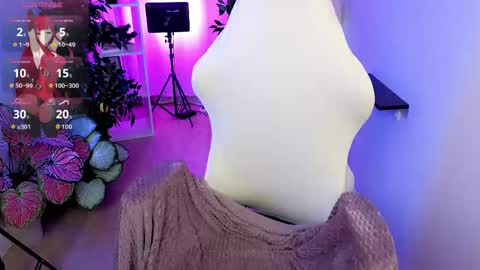 Draculaura online show from April 13, 3:35 pm