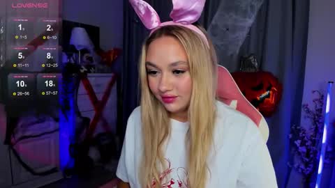 Snapshot of dreamaise chatting on October 30, 2:07 pm  Mary   pvt open    use pink and blue app lovense online show from October 30, 2:07 pm