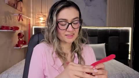 Victoria online show from December 3, 8:22 pm